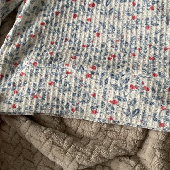 Alya White Floral Long Sleeve Tee - Picture 3 of 3